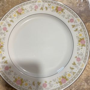 China platter (33/2) premier fine china minuet M6002.